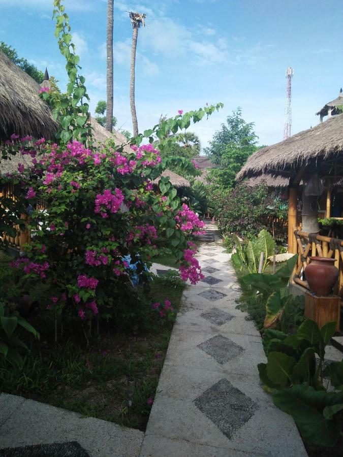 Tua Tua Keladi Bungalows Gili Air Exterior foto